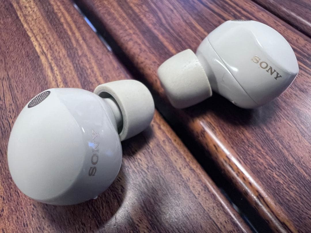 ソニー WF-1000XM5 プラチナシルバー イヤホンのみ作動