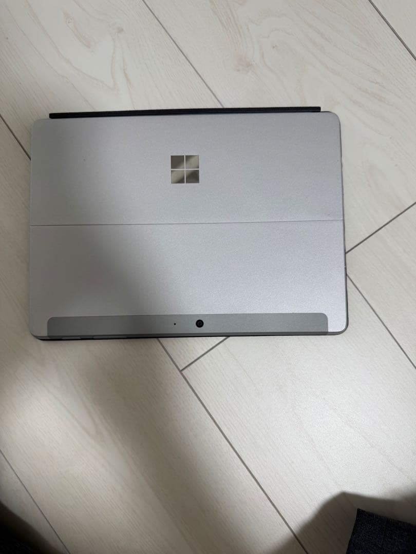 Microsoft Surface go2 本体とキーボード