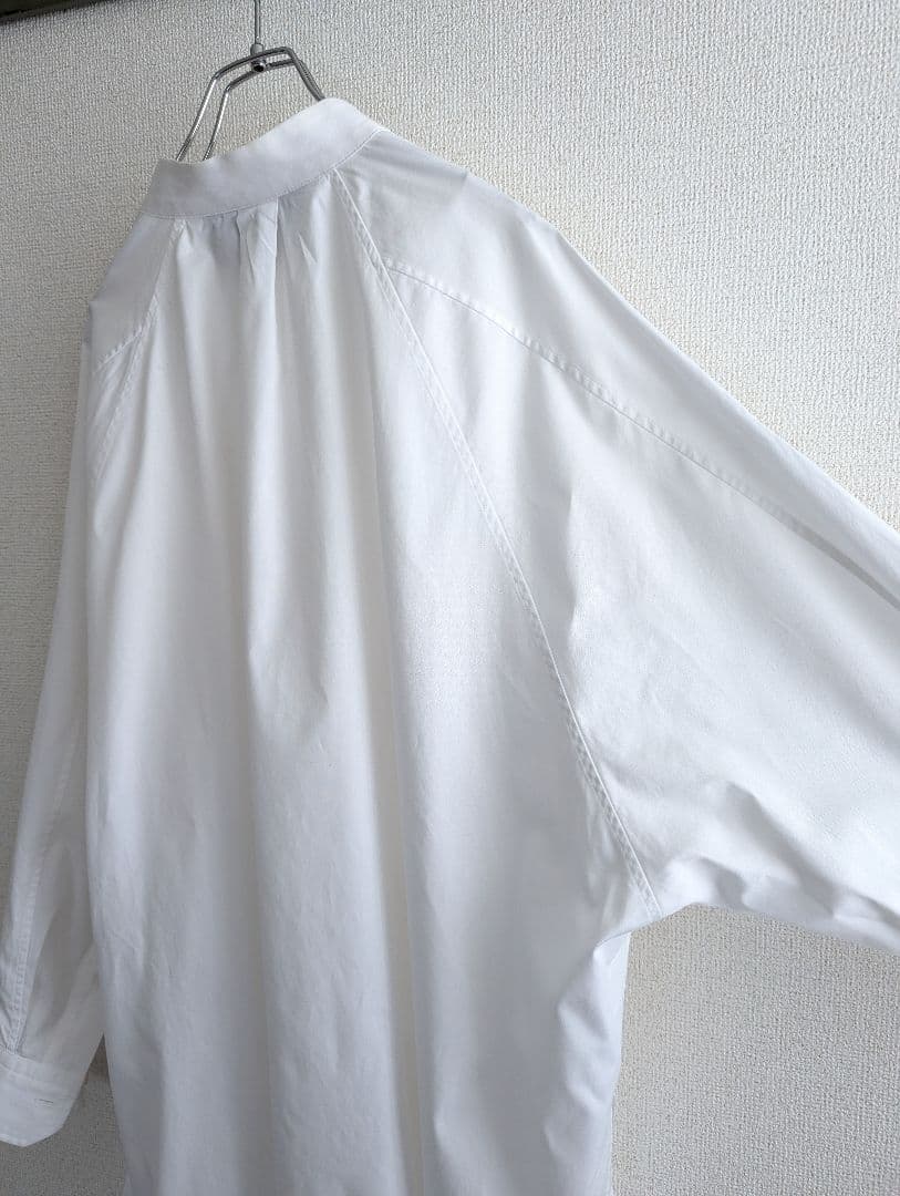 【良品】TICCA スタンドカラー　スキッパープルオーバー　ブラウス白