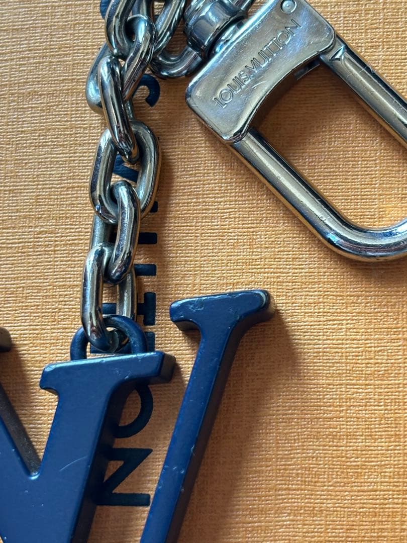 ルイヴィトン　イニシャル LV キーリング キーホルダー チャーム