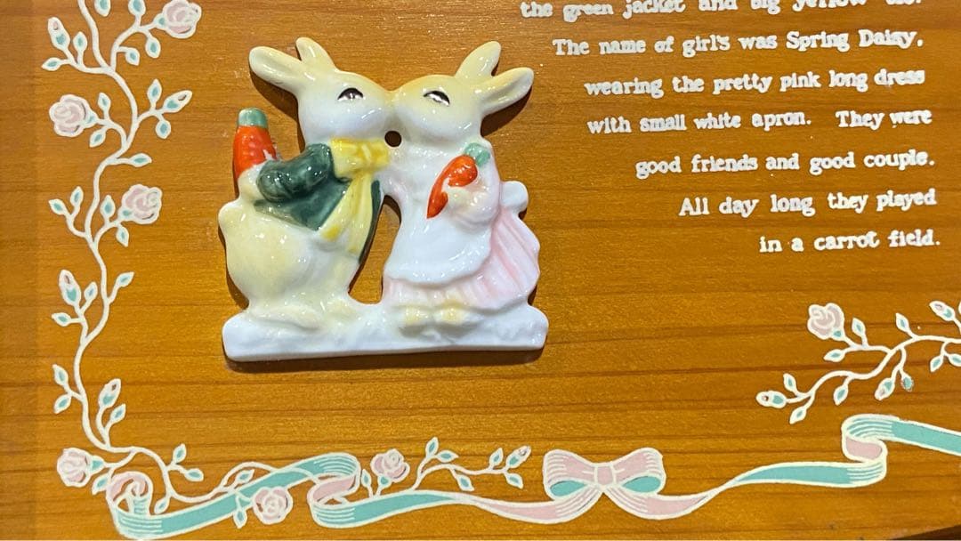 ウサギのフィギュア付き木製オルゴール