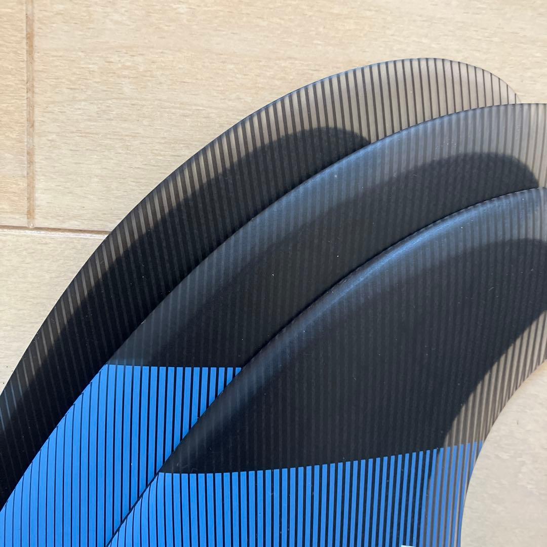 イ*ー様 美品 FCS2フィン パフォーマー PERFORMER M トライ