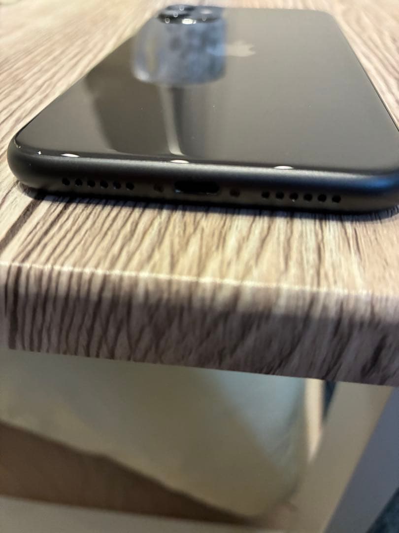 【美品】Apple iPhone 11 ブラック　本体（未使用ケーブル付）