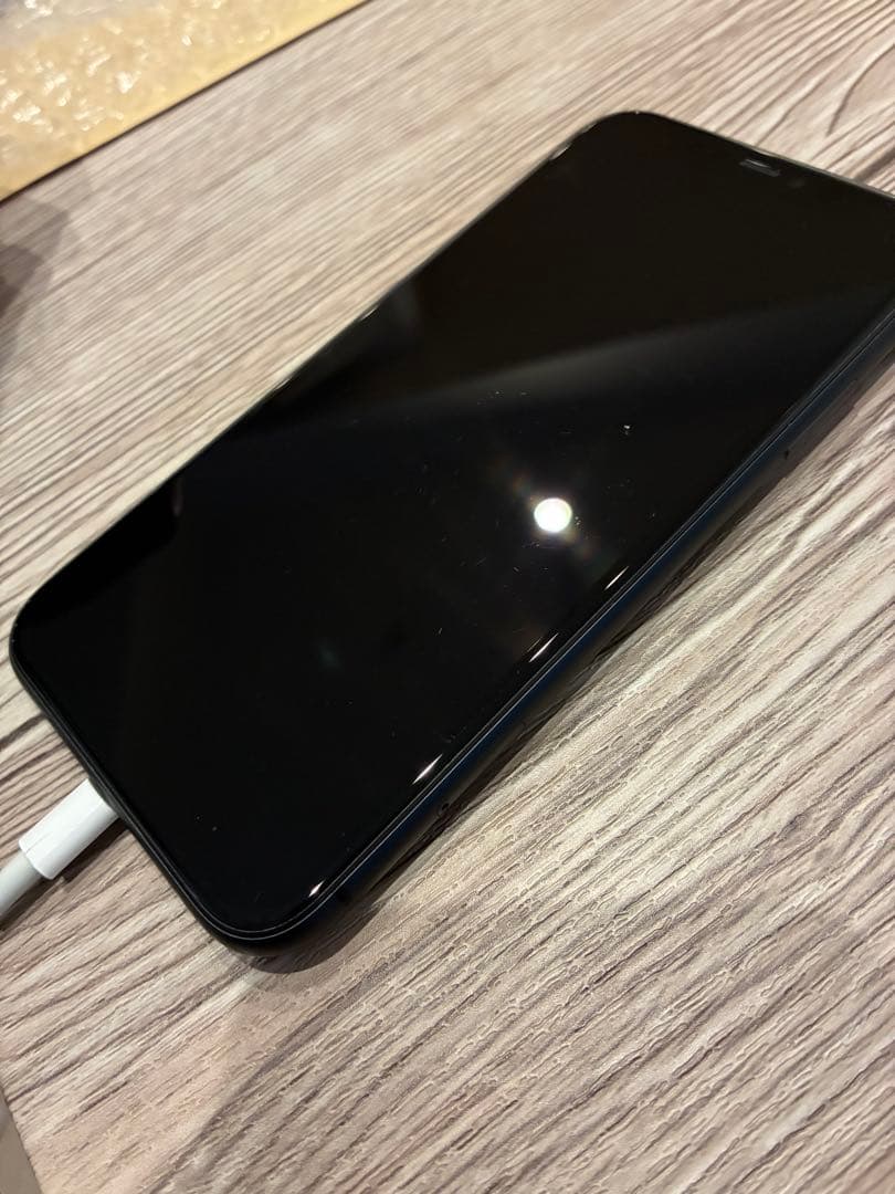 【美品】Apple iPhone 11 ブラック　本体（未使用ケーブル付）