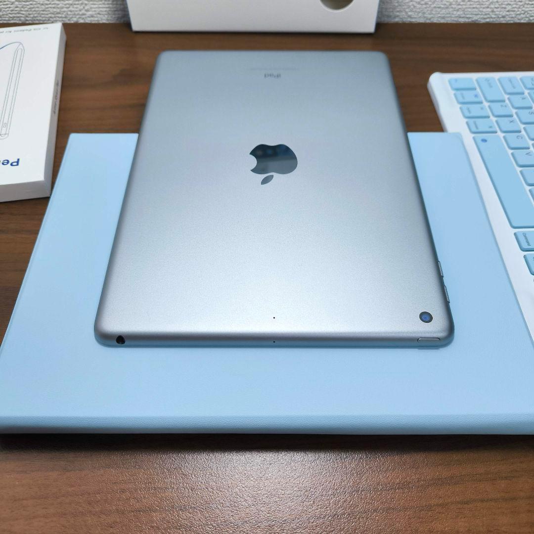 iPad 第6世代 Wi-Fi 32GB ケースとキーボード、タッチペン