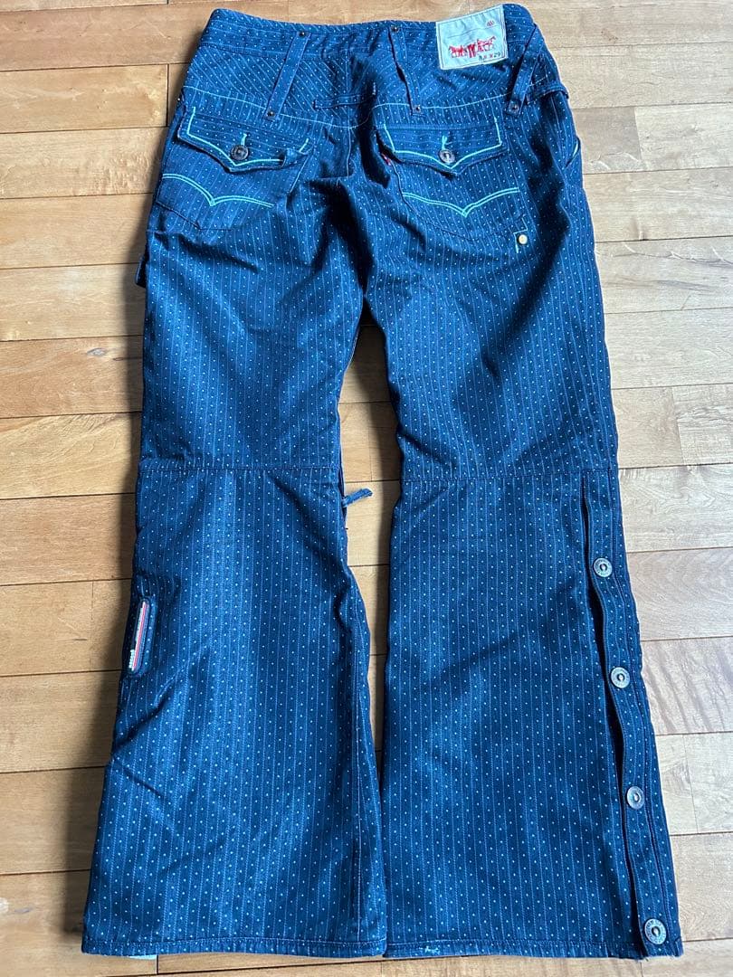 686×LEVI'S スノーボード ウェア　パンツ レディース