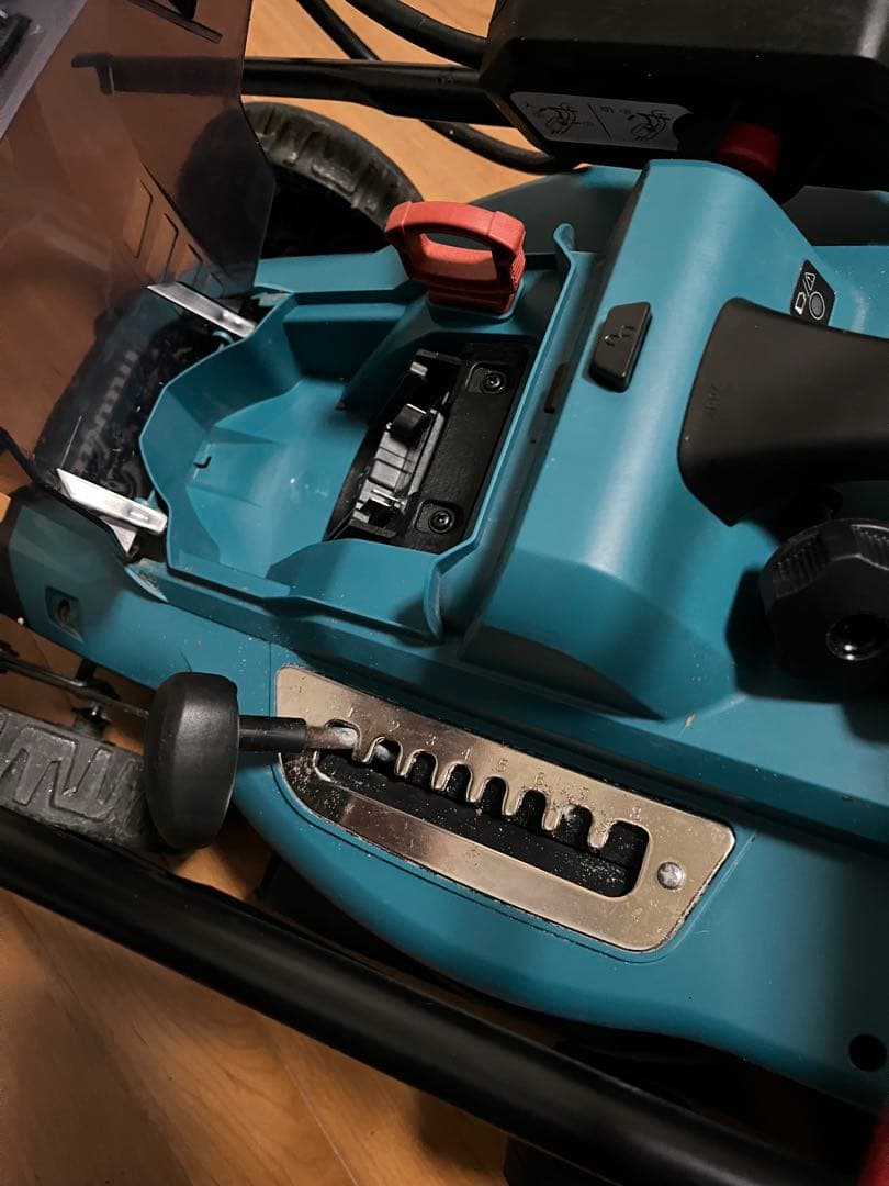 マキタ MLM330DZ 18V 充電式芝刈機 330mm バッテリー充電器なし