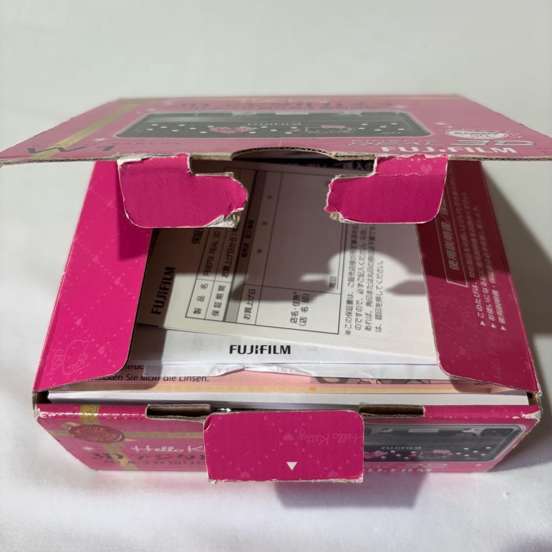 【超希少】FUJIFILM ハローキティPINEPIX REAL 3D W1