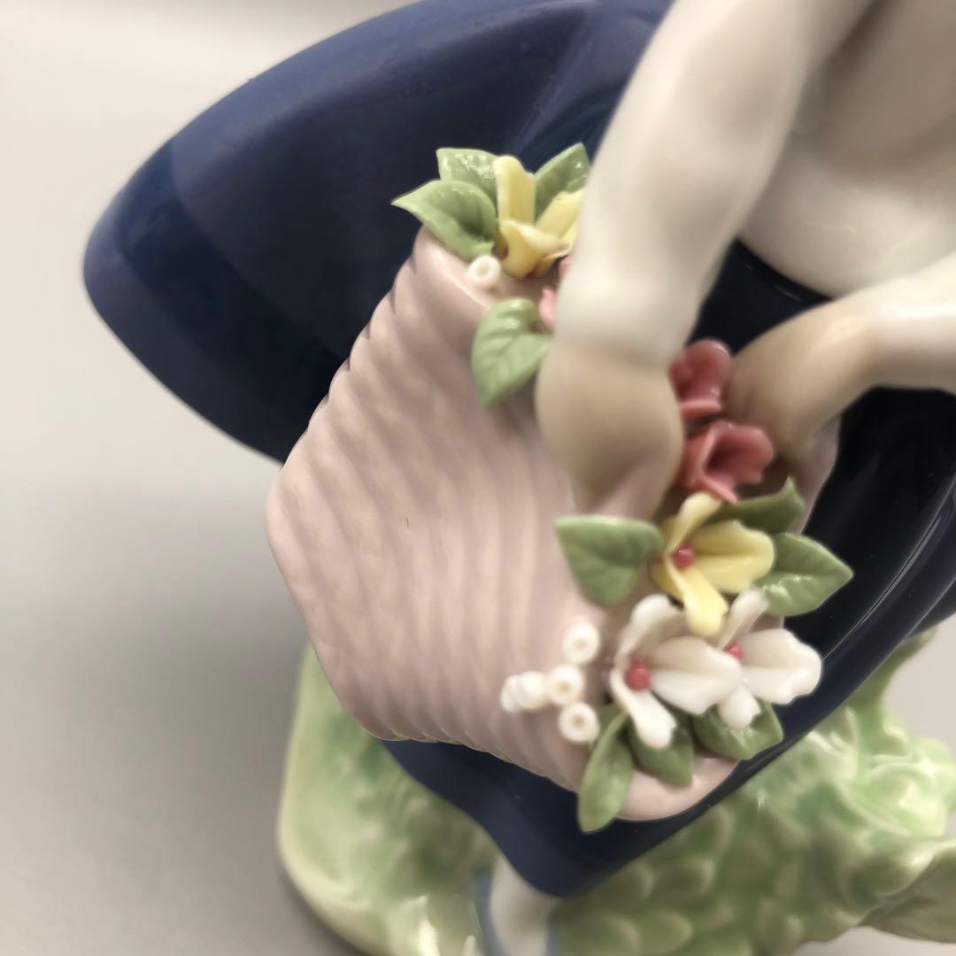 新品未使用LLADROリヤドロ少女磁器人形きれいな花ばかり箱&保証書付ビンテージ