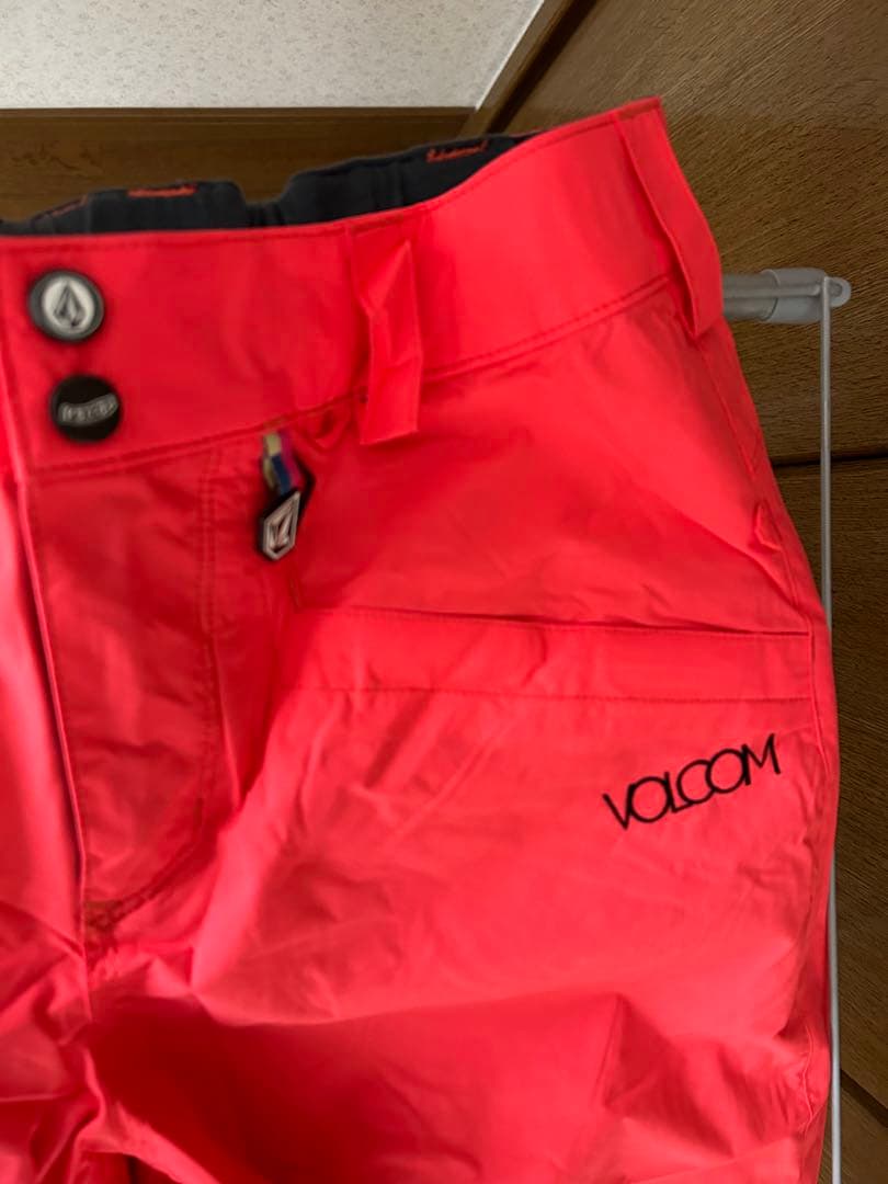 新品❤️レディース上下　ボルコムデニム花柄スノボJKT、バートン　ロキシー　可愛い