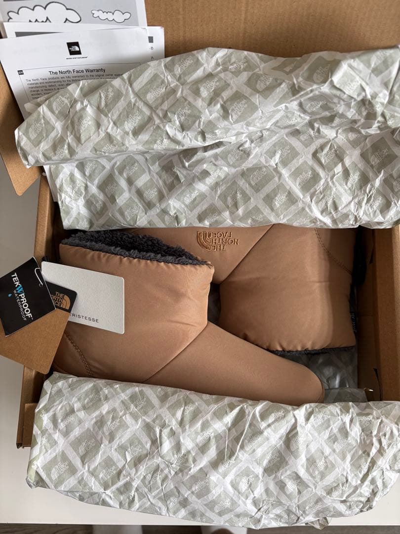 新品未使用品　箱入タグ付　ノースフェイス　ベージュ　ブーツ　24センチ