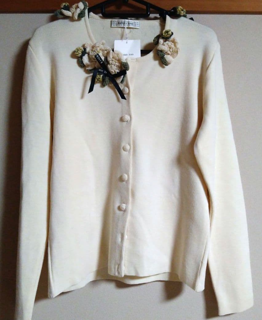 梔子モチーフ付き長袖カーディガンアンサンブル カネコイサオ