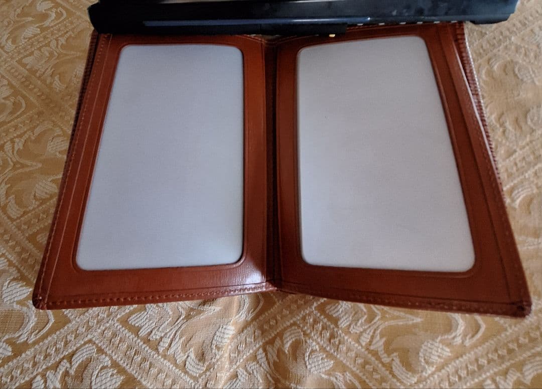 ルイヴィトン　エピパスポートケース　カード入れ　札入れ