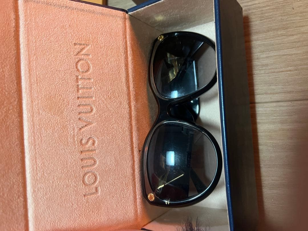 S*m様 LOUIS VUITTON ブラック サングラス