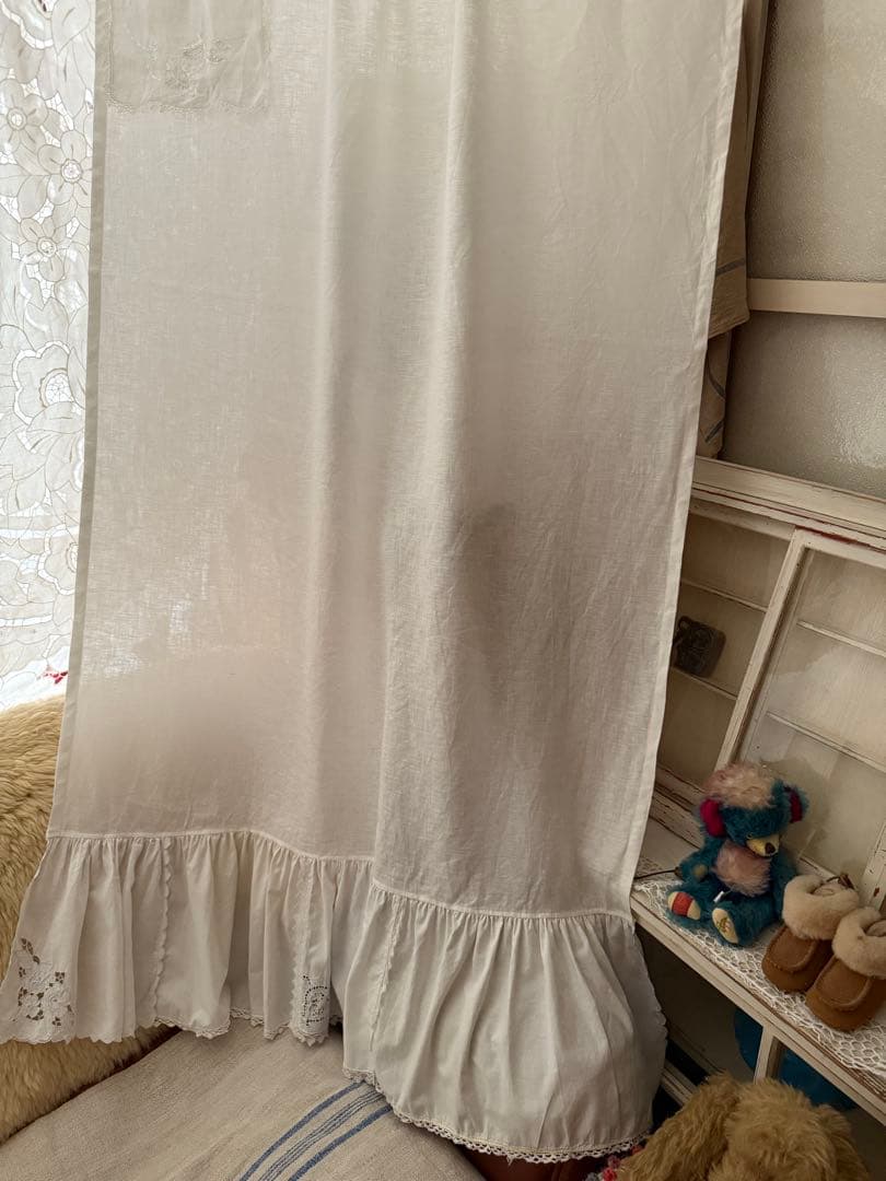 ホワイトリネンとフランスアンティークレース刺繍ஐ⋆*ふりふりカーテン