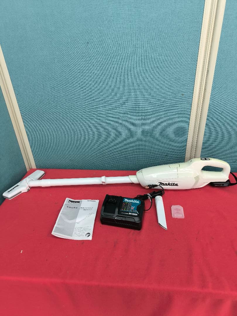美品　マキタ コードレス掃除機CL107 紙パック式　CL107FDSHW