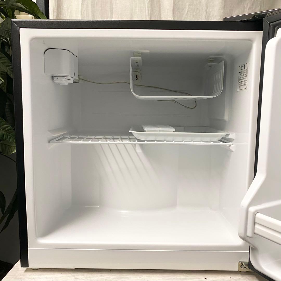 ダークな木目調がカッコいい！1ドア冷蔵庫40L