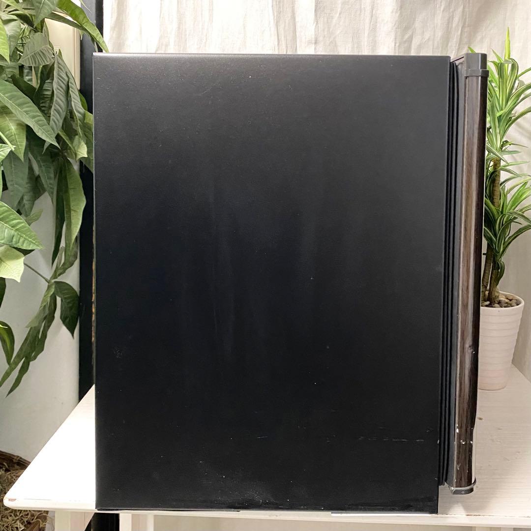 ダークな木目調がカッコいい！1ドア冷蔵庫40L