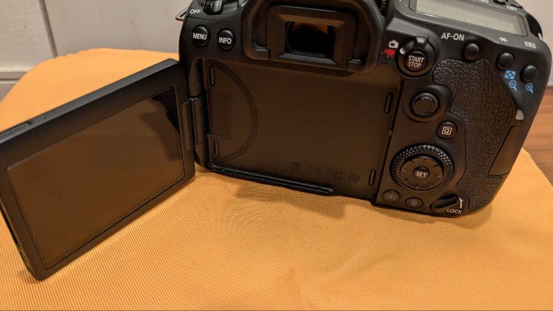 Canon EOS 90D ボディ バッテリー・チャージャー・ストラップ・説明書