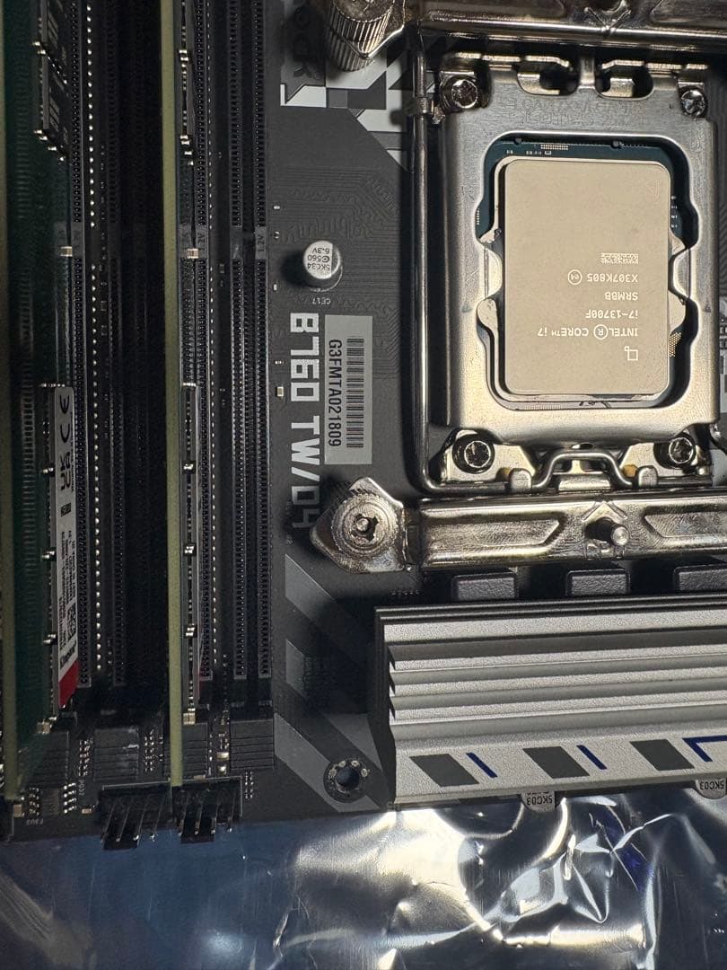 ASROCK B760マザーボード Intel i7-13700F搭載