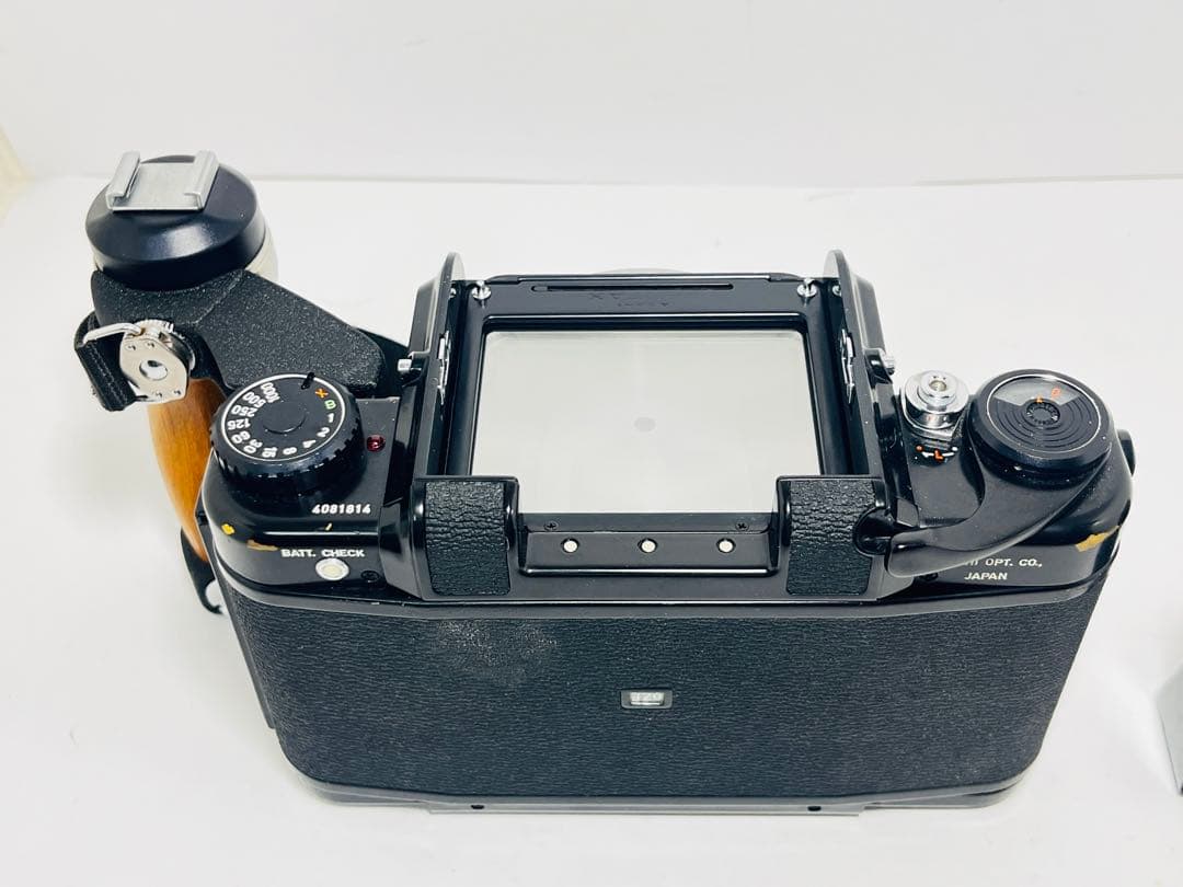 【完動品】ASAHI PENTAX 6×7 木製グリップ　ストラップ付き