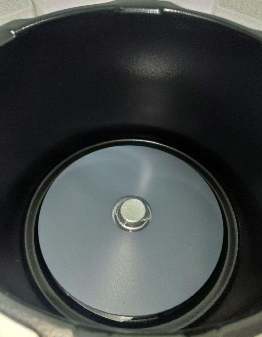 IRIS OHYAMA 電気圧力鍋6L PC-EMA6-W 【未使用品】