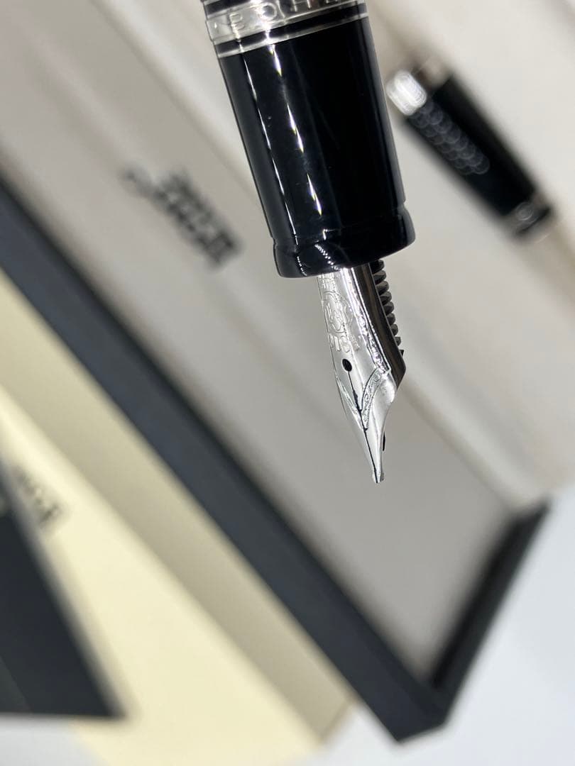 【未使用品】モンブラン ボエム 万年筆 ペン先14K ブラック シルバー