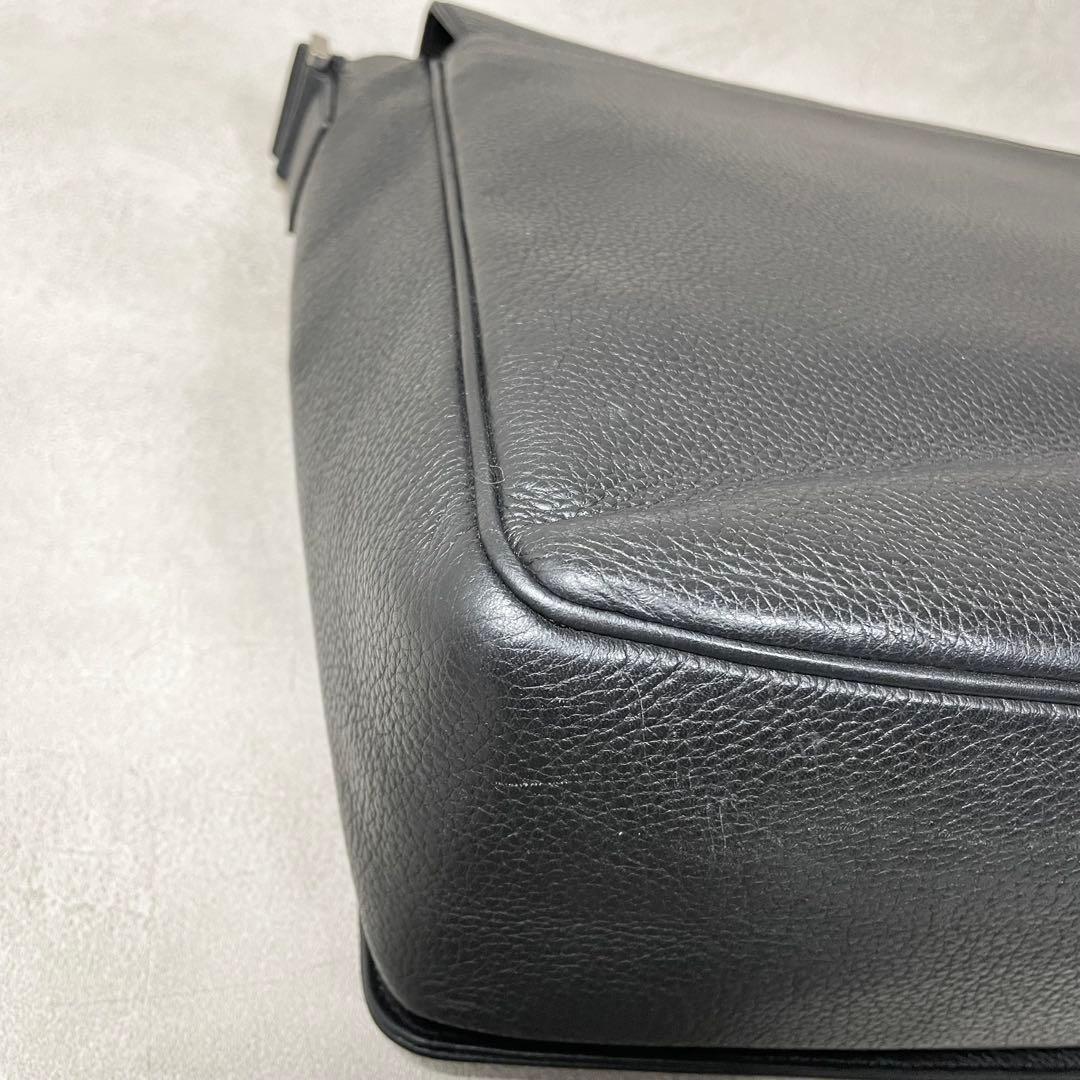 Cartier カルティエ パシャ ショルダーバッグ レザー ブラック メンズ