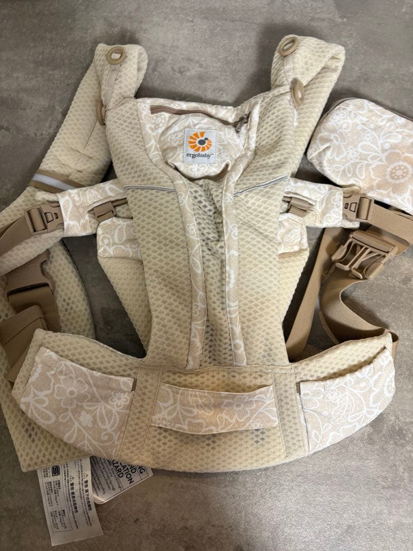 【試着のみ】エルゴ　オムニブリーズ　クリームフラワーレース