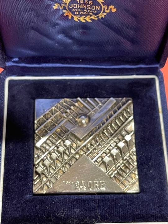 アルナルド・ポモドーロ イタリアの彫刻アーティストメダルサイン入りアート