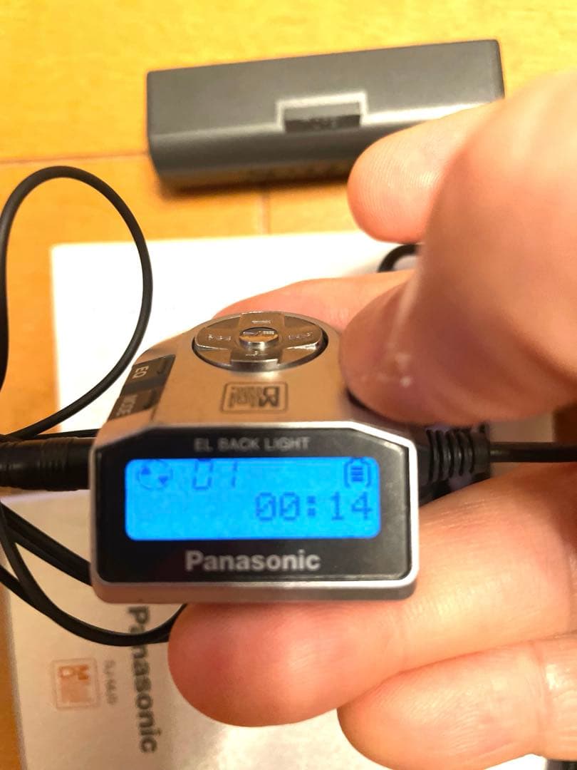 2500円値引！完動•美品新品ガム電池2本付パナソニックポータブルMDプレイヤー