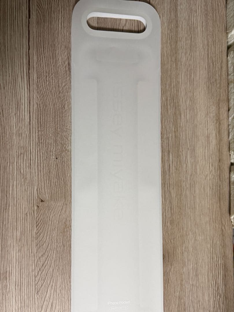 iPhone Pocket by ISSEY MIYAKE ショート サファイア