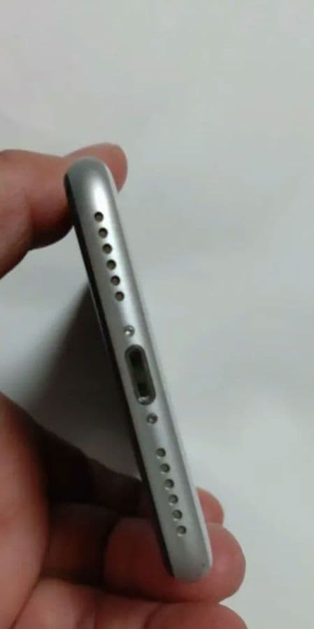 iPhone SE (第2世代) ホワイト256GB　wifi機能不可