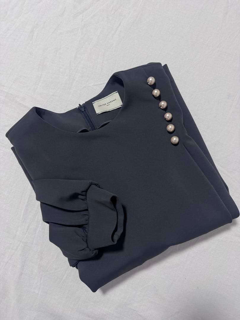UNITED ARROWS SPONGY サイドパールモチーフ ブラウス
