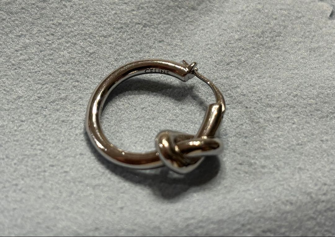 【片耳のみ】CELINE ノットフープ ピアス シルバー系 SCA1224