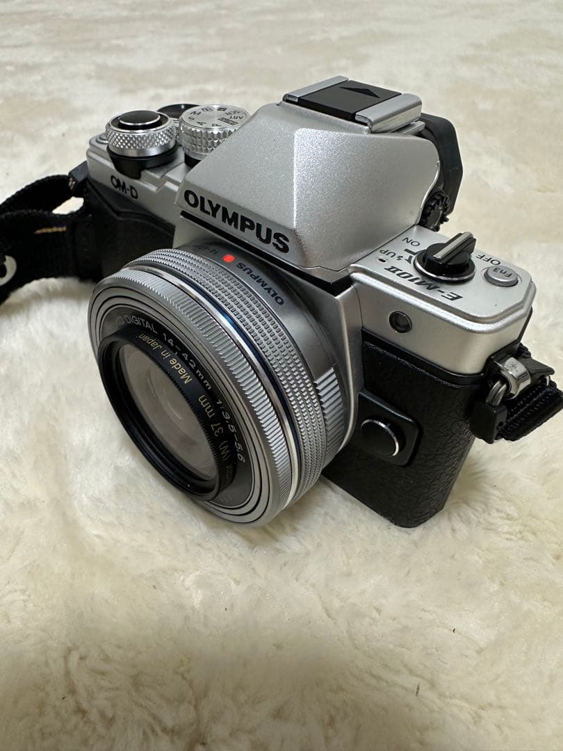 OLYMPUS ミラーレス一眼カメラ OM-D E-M10 Mark II