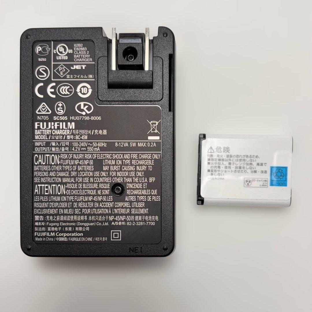 極美品✨フジフイルム FinePix Z33WP デジタルカメラ 防水・防塵