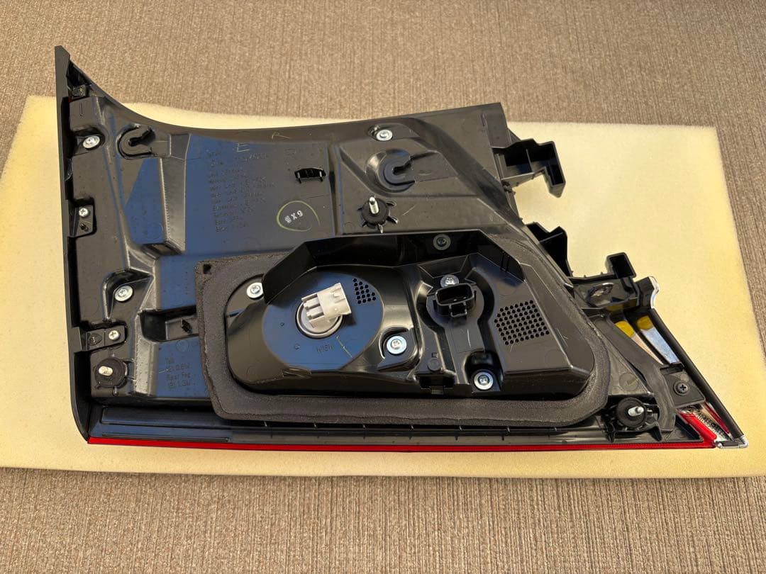 30アルファード前期　純正テールランプ ＋リアガーニッシュ　セット