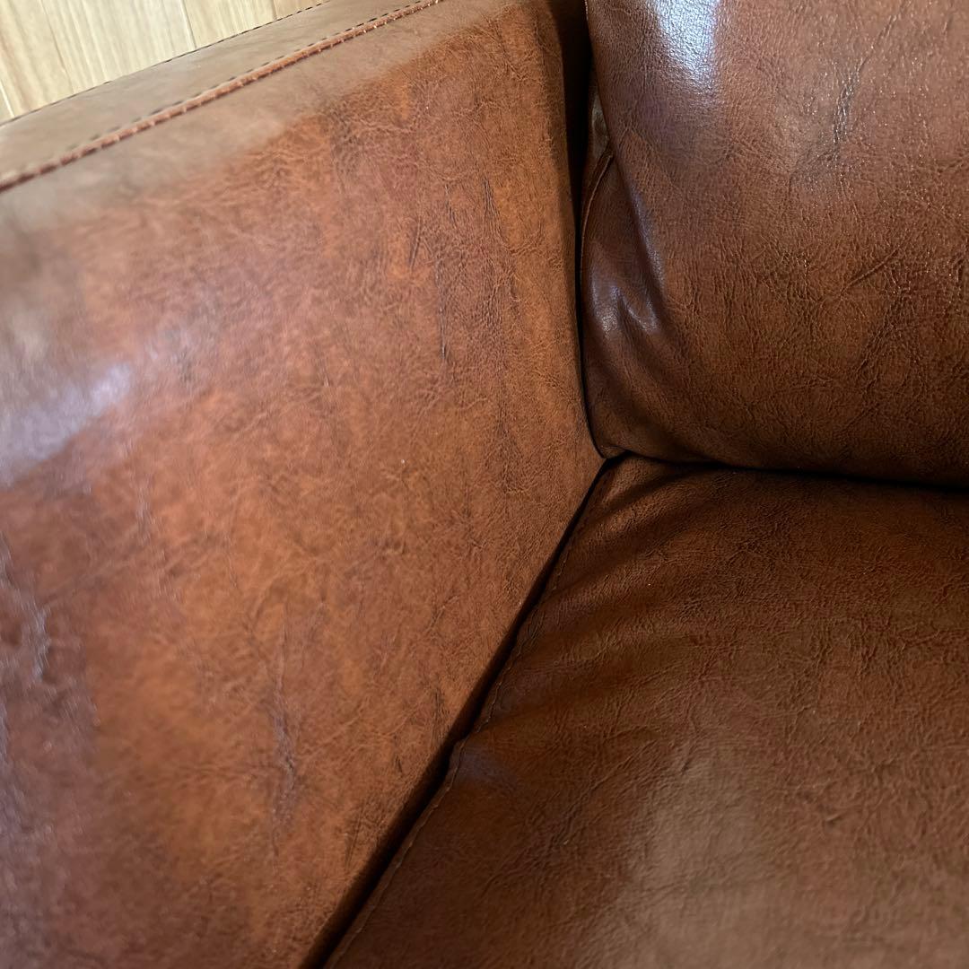 レザー風素材の高級感のある　一人掛けソファー