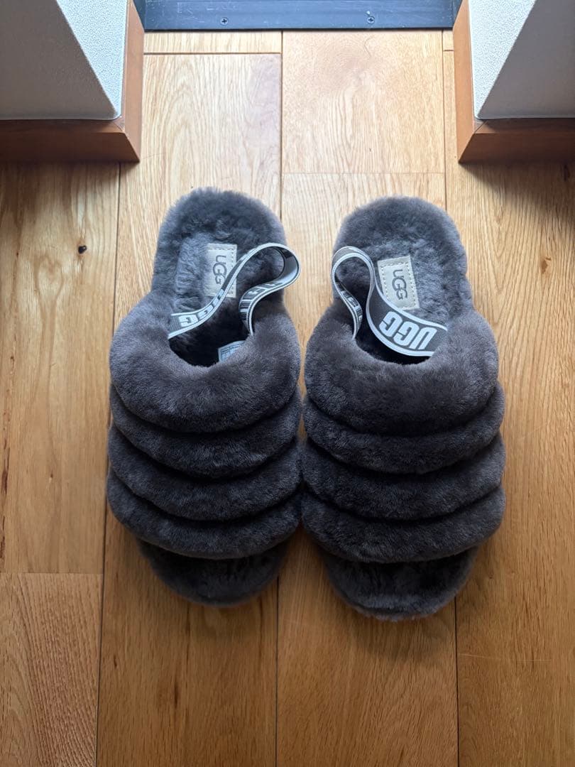 靴 UGG Fluff Yeah