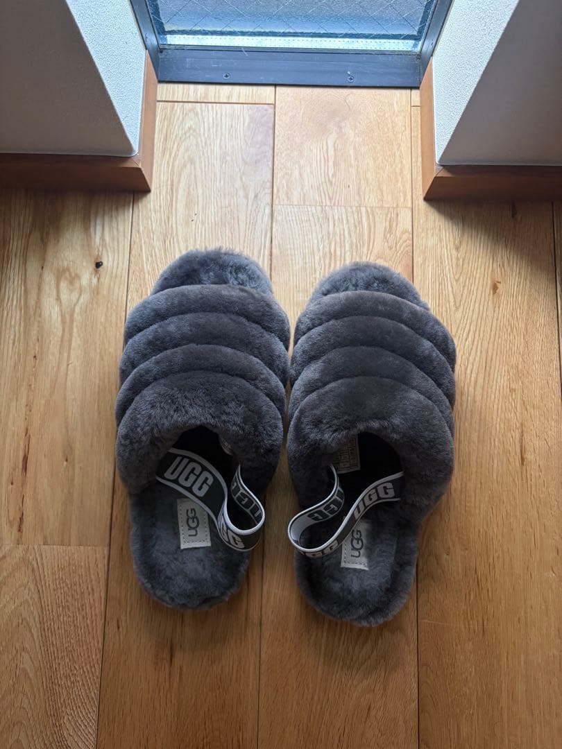 靴 UGG Fluff Yeah