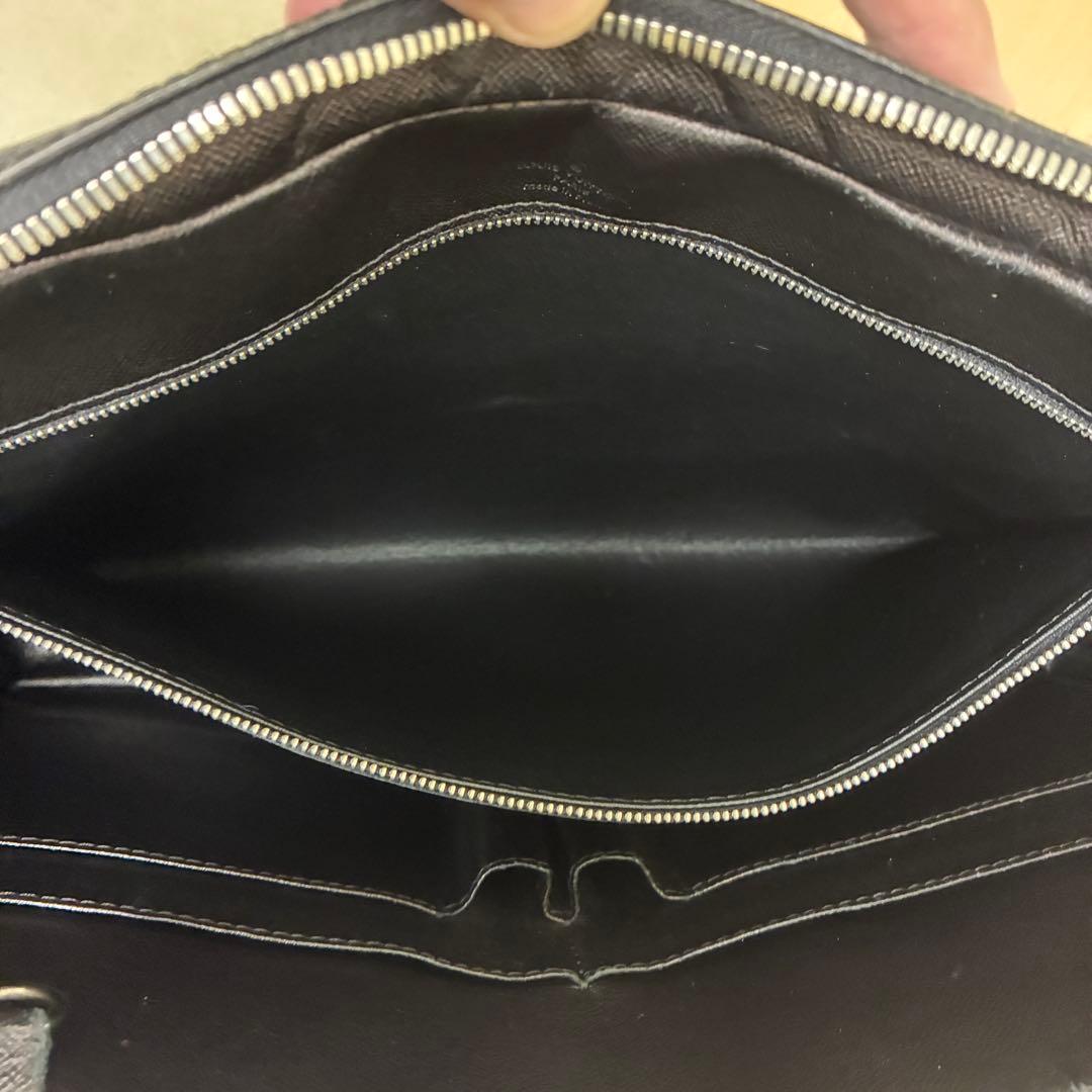 Louis Vuitton ルイヴィトン エピ ポルトドキュマン ヴォワヤージュ