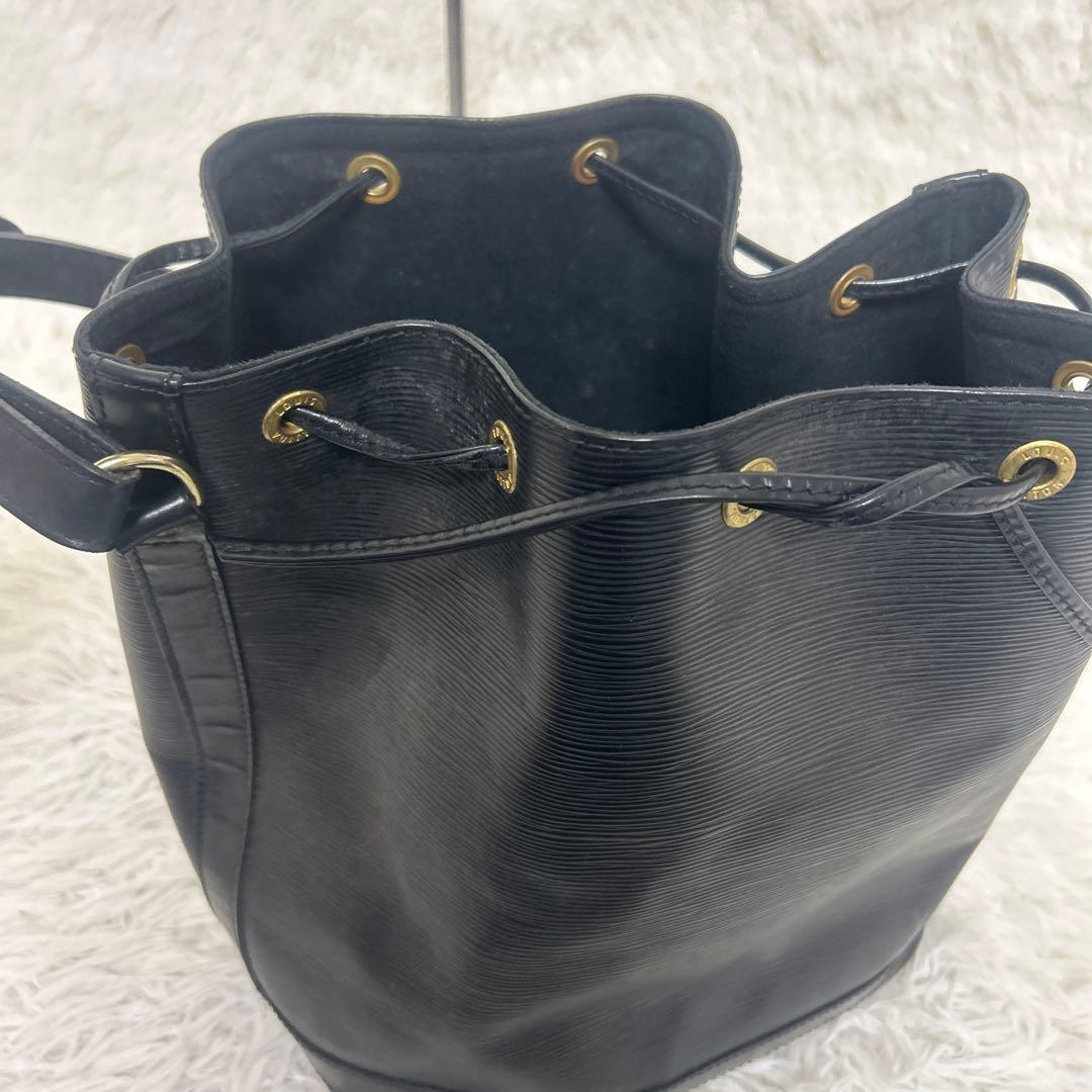 ルイヴィトン エピ ノエ レザー ショルダーバッグ ブラック シリアルあり