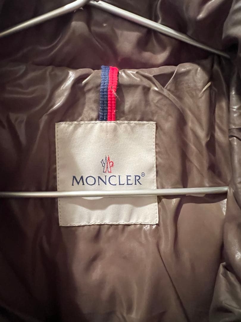 MONCLER トーマス　カーキ色ダウンジャケット