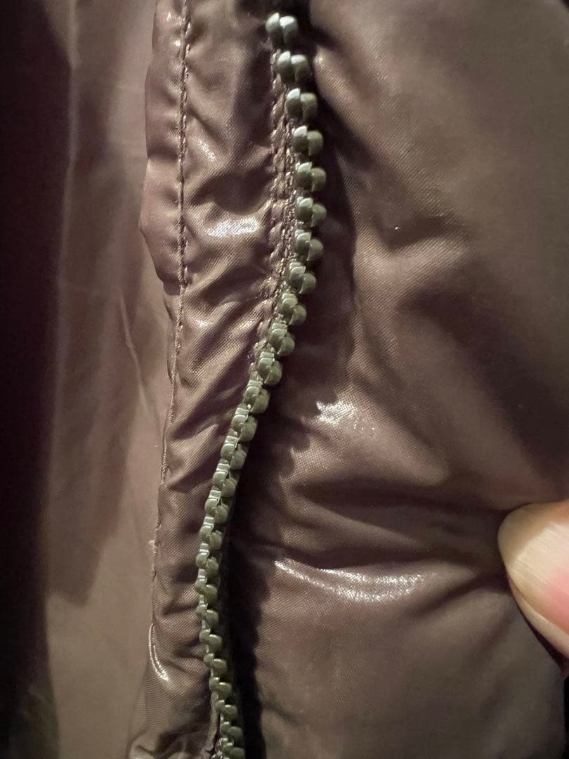 MONCLER トーマス　カーキ色ダウンジャケット