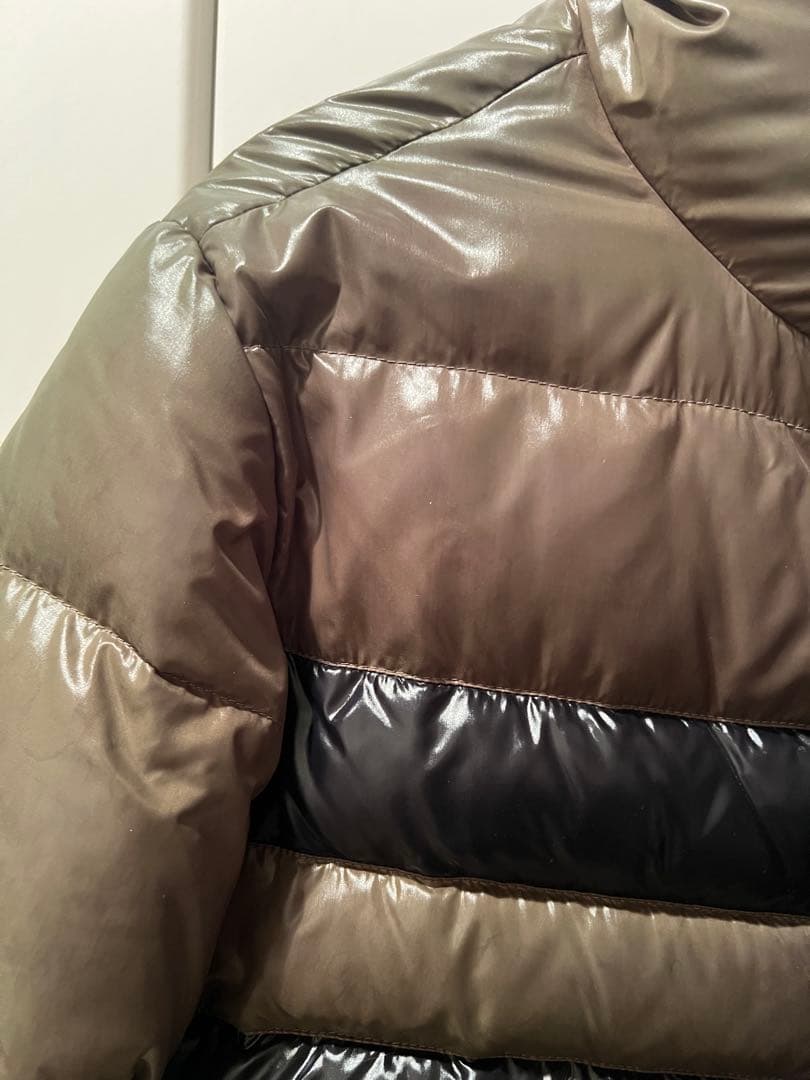 MONCLER トーマス　カーキ色ダウンジャケット