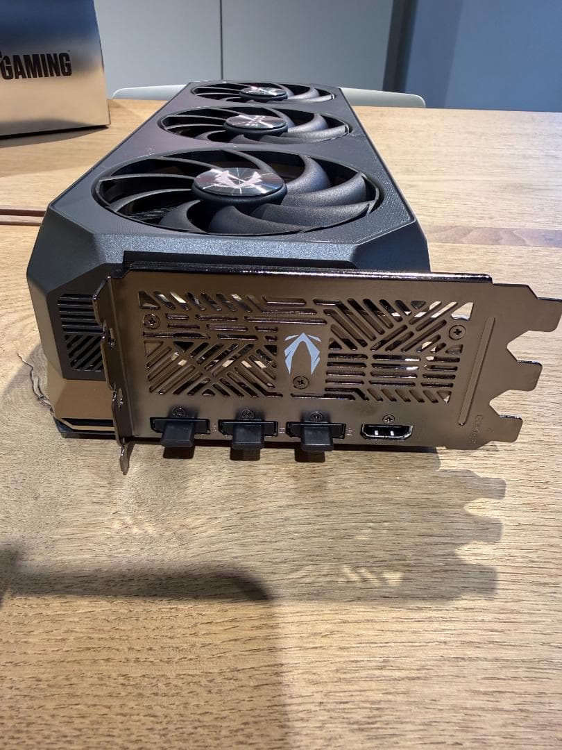 ZOTAC RTX 5080 AMP Extreme Infinity 国内正規