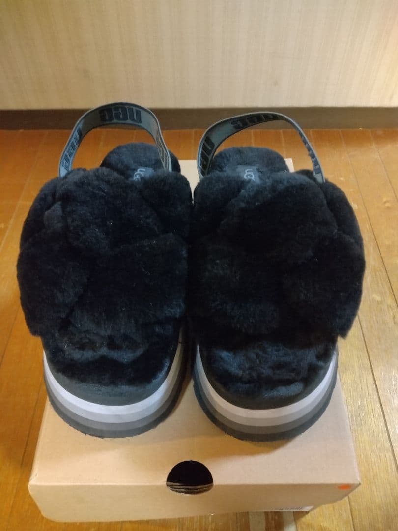 ゆ*ま様 【美品】UGG ディスコ ノット スライド 厚底サンダル ブラック 2