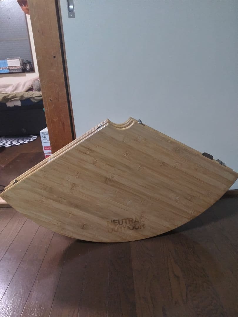 NEUTRAL OUTDOOR 竹製円形折りたたみテーブル