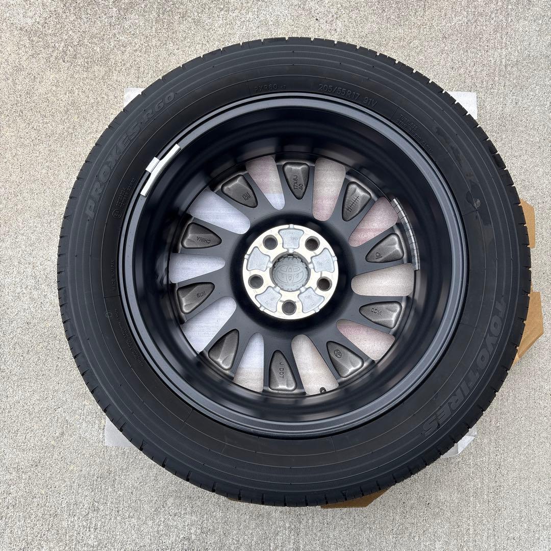 値下！［2/4本目］新車外しトヨタ新型ヴォクシーS-Zハイブリッドホイールタイヤ